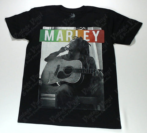 Marley, Bob - Smoking With Guitar Rasta Name Shirt