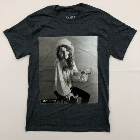 Joplin, Janis - Sitting on Stool Charcoal Shirt